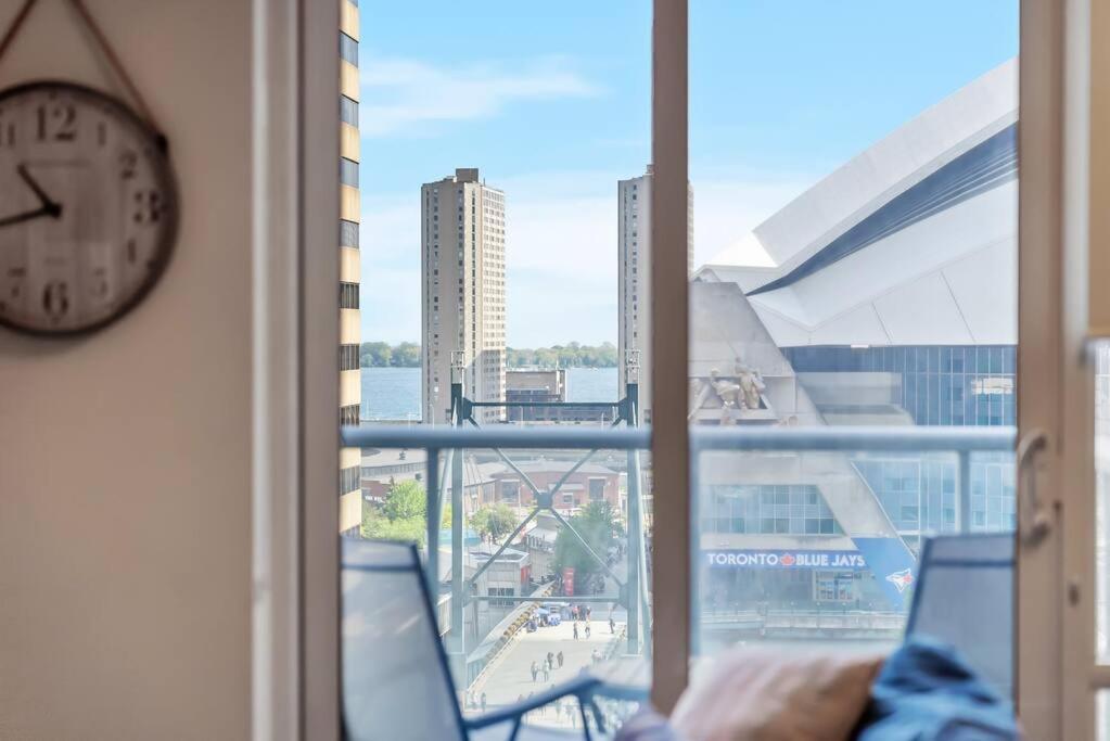 Apartment Next To Rogers Center, With Cn Tower View, Lake View, And Free Parking Toronto Exterior photo