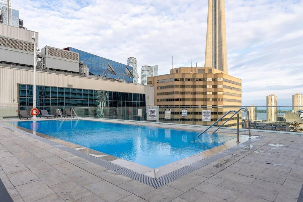 Apartment Next To Rogers Center, With Cn Tower View, Lake View, And Free Parking Toronto Exterior photo