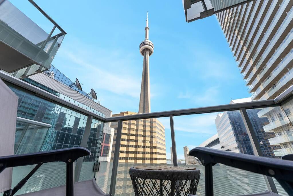 Apartment Next To Rogers Center, With Cn Tower View, Lake View, And Free Parking Toronto Exterior photo